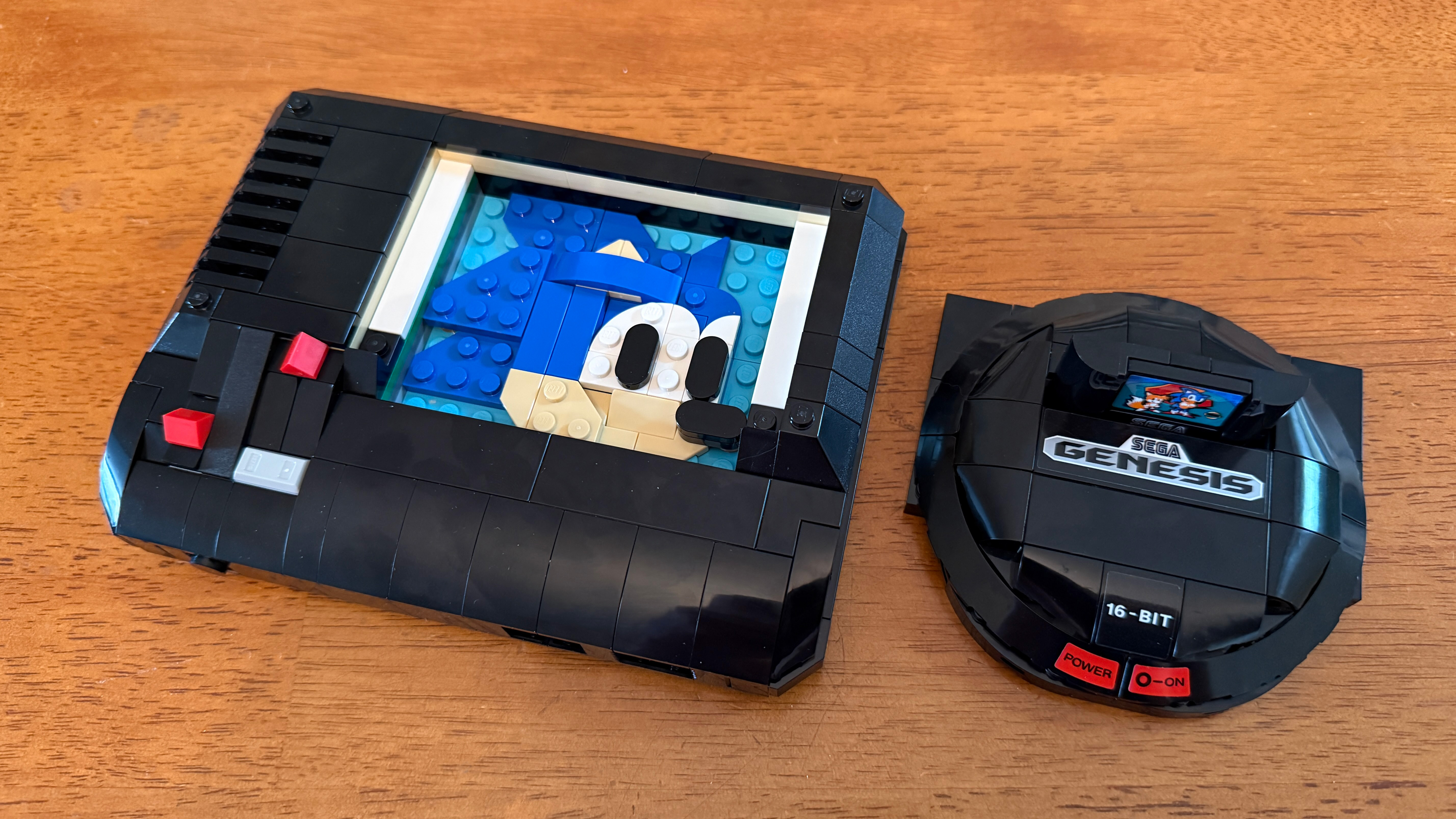 The top of the Lego Sega Genesis Console #40926 removed to reveal the Sonic the Hedgehog portrait hidden inside