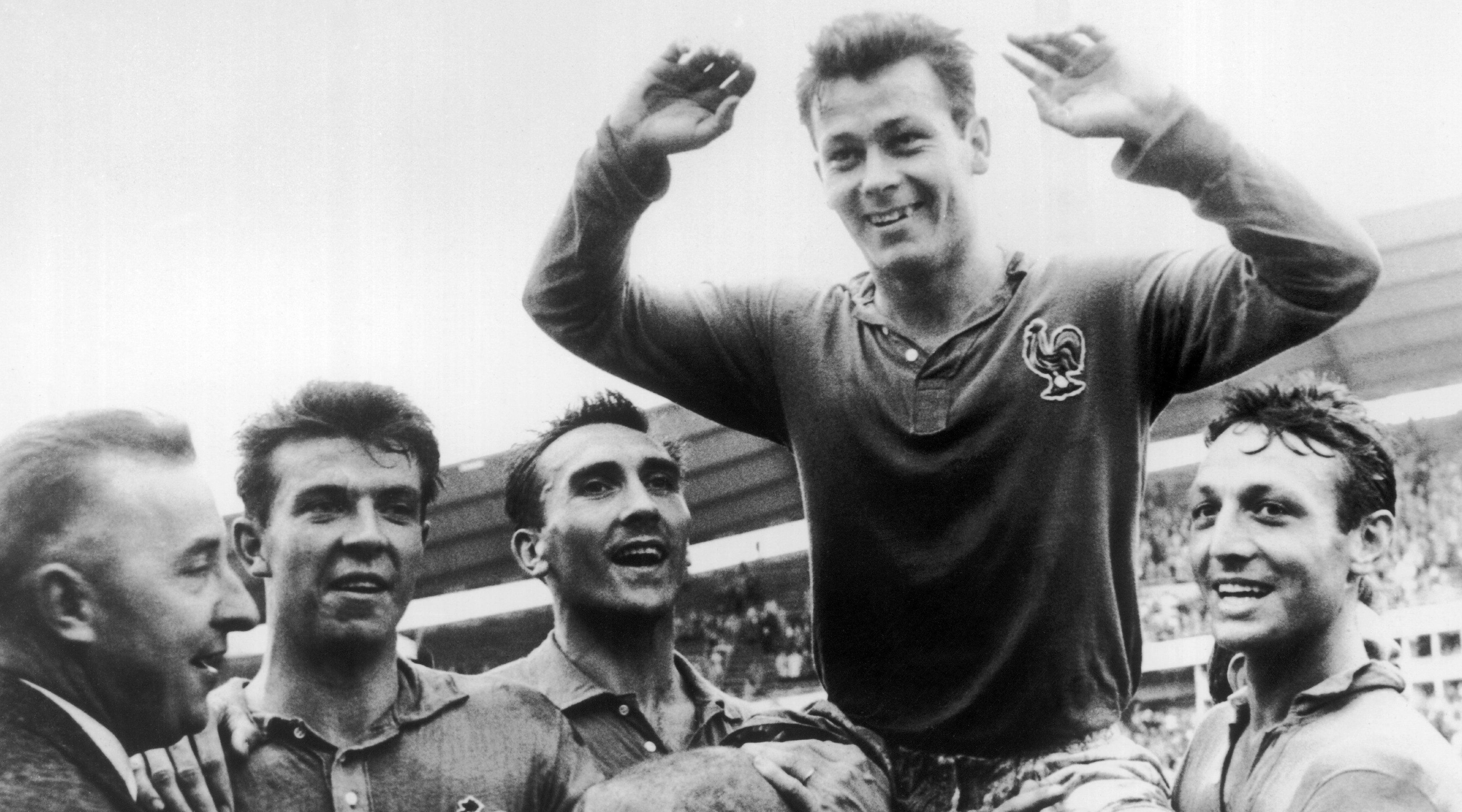 SWEDEN - JUNE 29: The French player Just FONTAINE who scored 13 goals is held in triumph by his team mates. From left to right : DOUIS, Andre LEROND, Just FONTAINE and Jean VINCENT. France was in the third rank in the World Cup that took place in Stockholm. (Photo by Keystone-France/Gamma-Keystone via Getty Images)