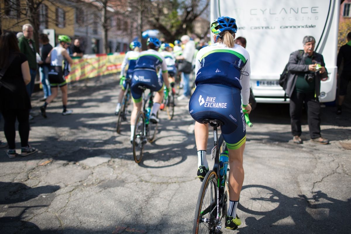 The Orica-AIS team with Loren Rowney riding to sign on