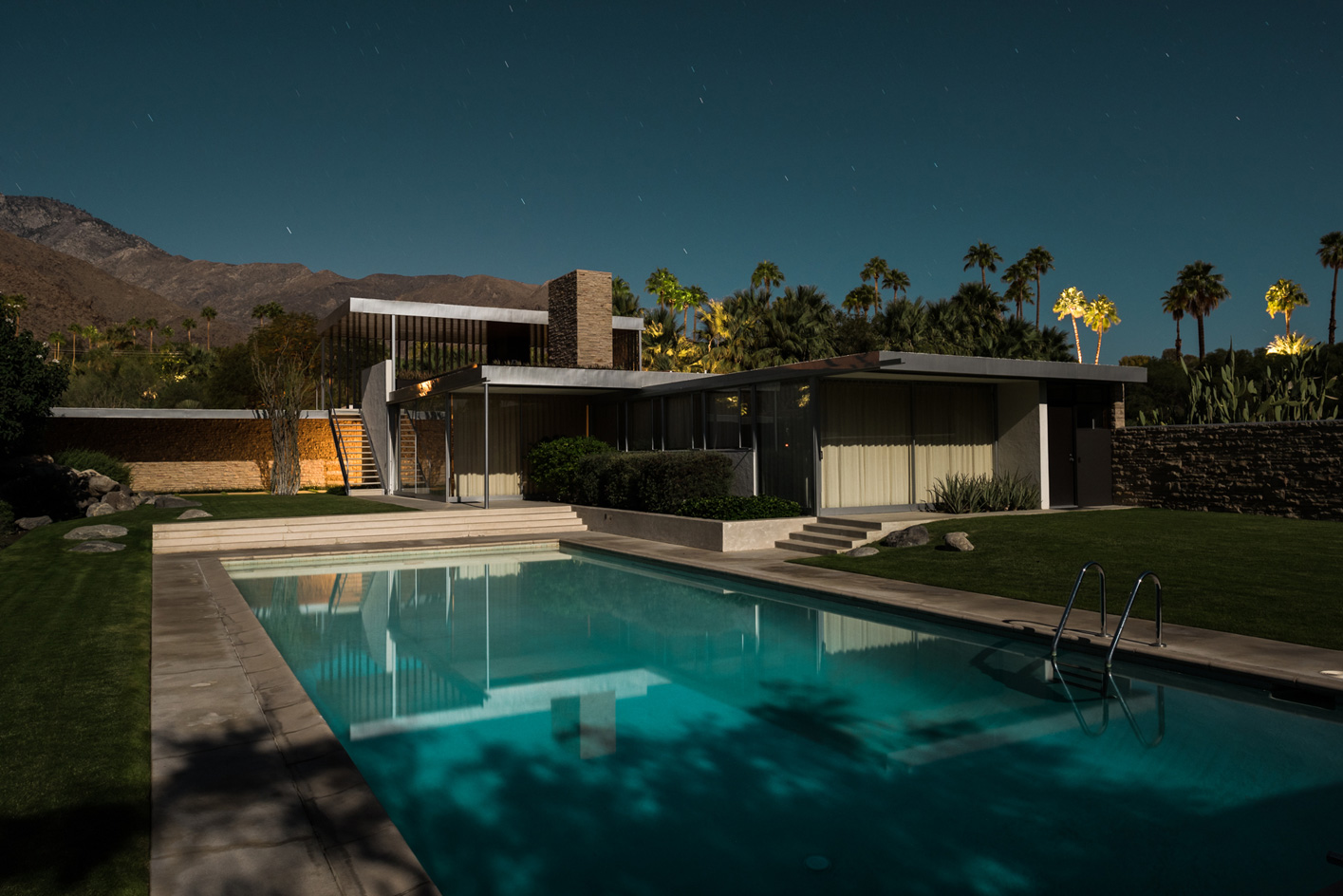 470 W Vista Chino Side