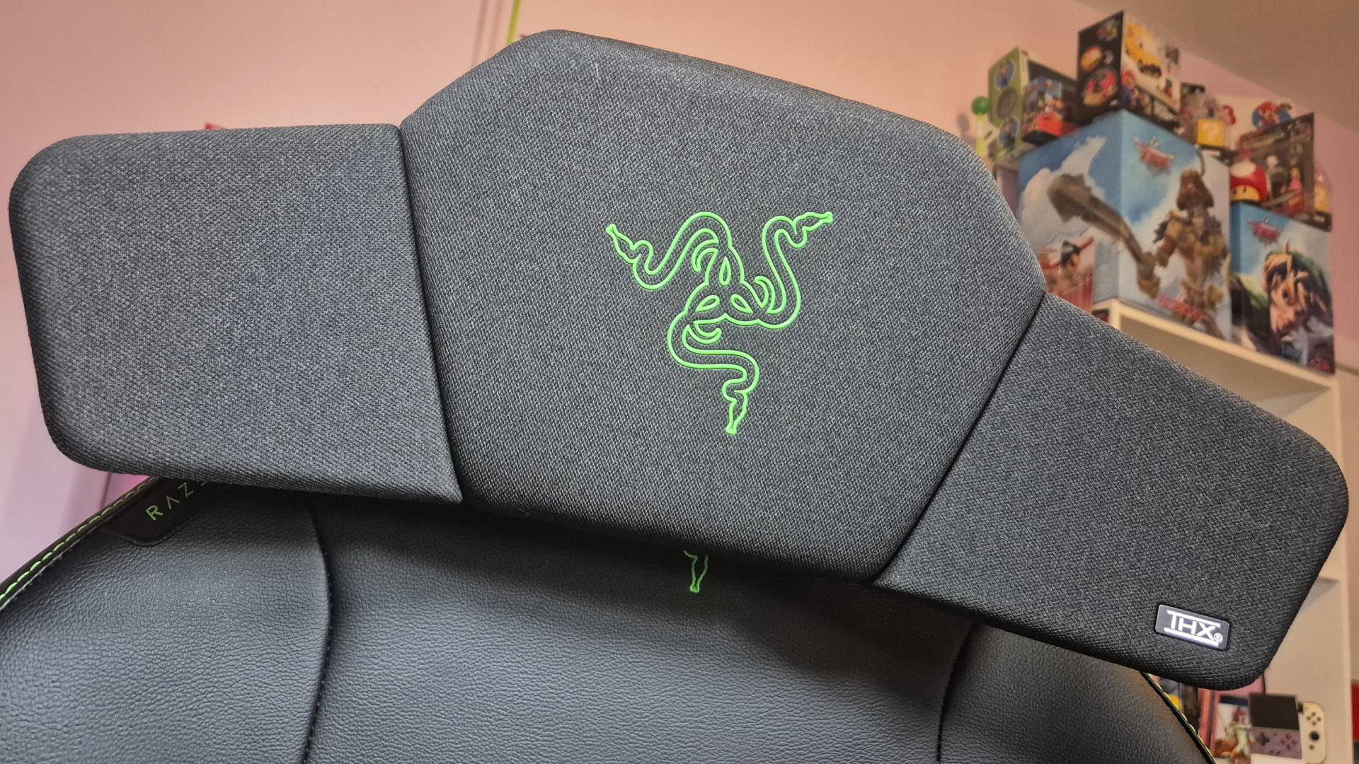 Photo by Rosalie Newcombe of the Razer Clio wireless speaker cushion, with a pink room in the background.