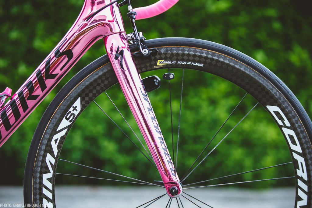 The fork matches the glossy frame