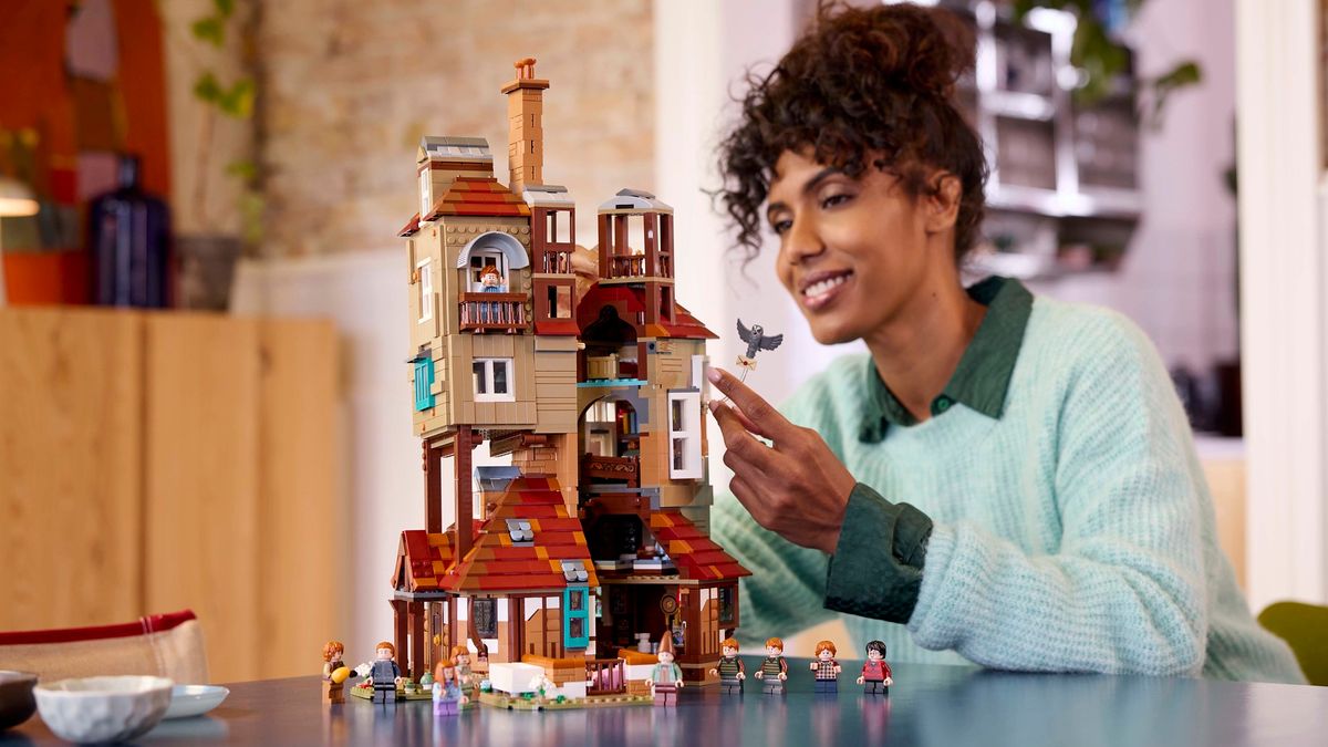 The new Lego Harry Potter set is like a strange dollhouse, and I kind of like that