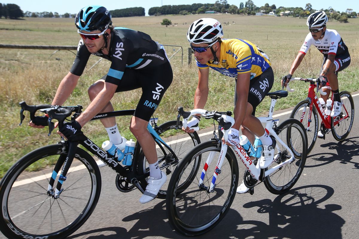 Luke Rowe chats with Peter Kennaugh (Team Sky)