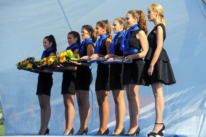 The podium hostesses with the medals