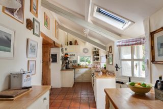 kitchen extension in 17th century thatched cottage