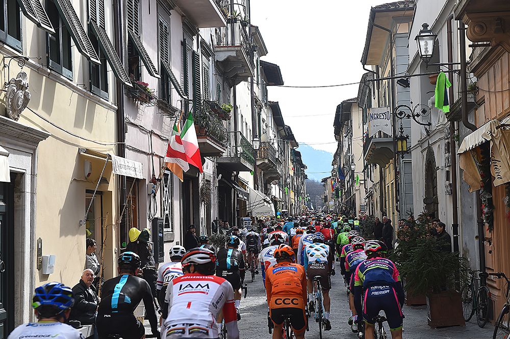 The peloton in Tirreno-Adriatico