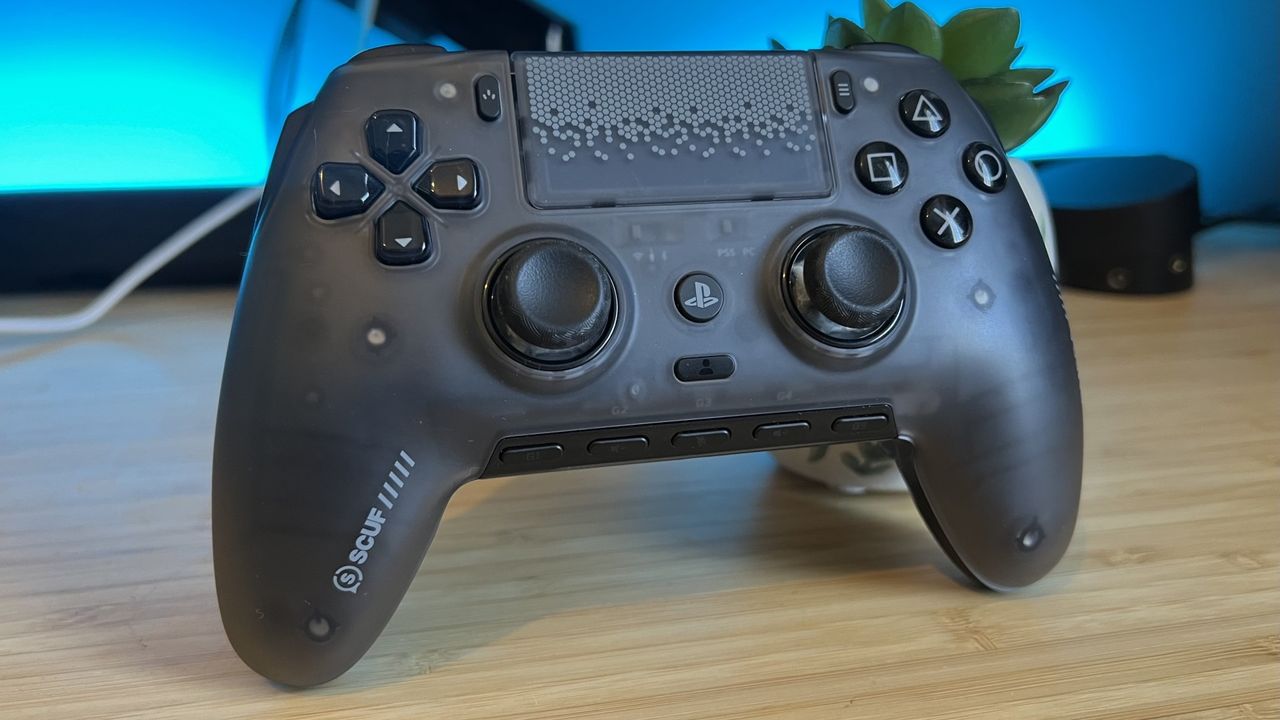 The Scuf Omega feels gorgeous in the hands, but those side buttons aren't all they're cracked up to be