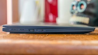 Lenovo ThinkPad X1 Carbon Gen 11 ports