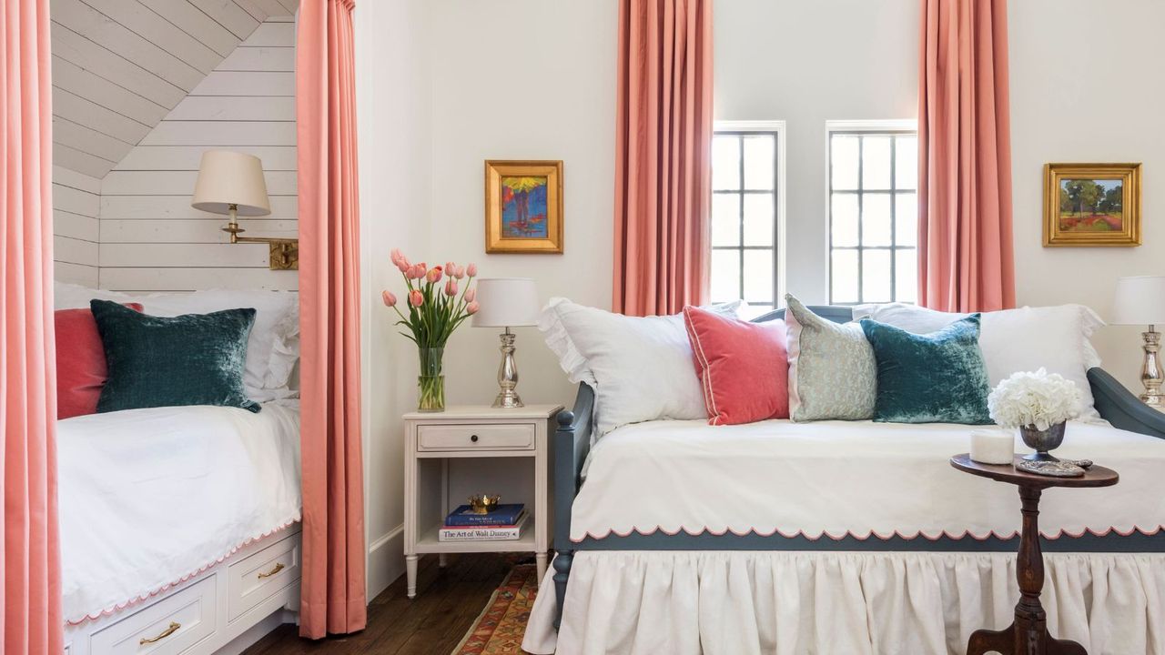 bedroom with traditional decor