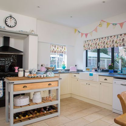 country style kitchen with simple shaker units 