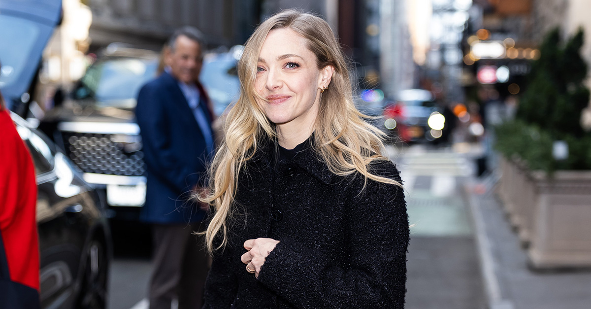 amanda seyfried smoking cigarettes Amanda Seyfried Wore Cigarette Jeans With This Elegant Shoe