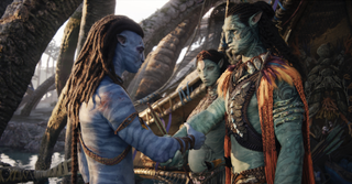 (L to R) Sully (Sam Worthington) and Tonowari (Cliff Curtis) holding hands in Avatar: The Way of Water