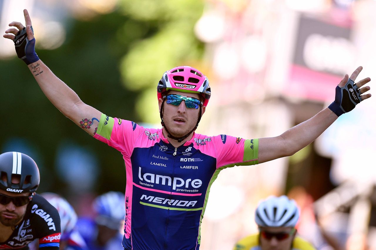 Wide arm celebration for Sacha Modolo (Lampre-Merida)
