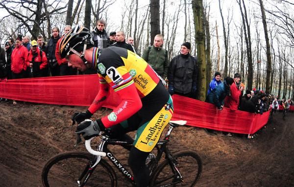 Sven Nys was not able to stay with Albert on a loose climb.