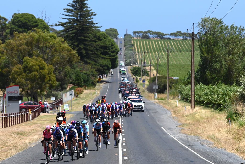 The cross winds soon stretched the Women's Tour Down Under peloton