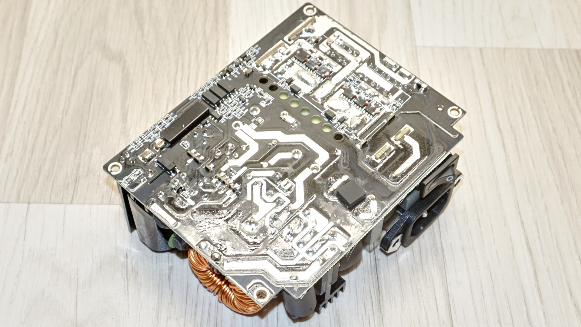 Lian Li SP1000P SFX PSU