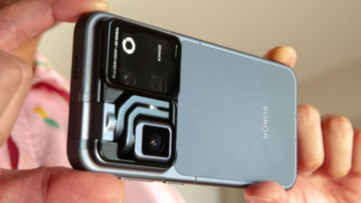 Honor Robot Phone hands-on.