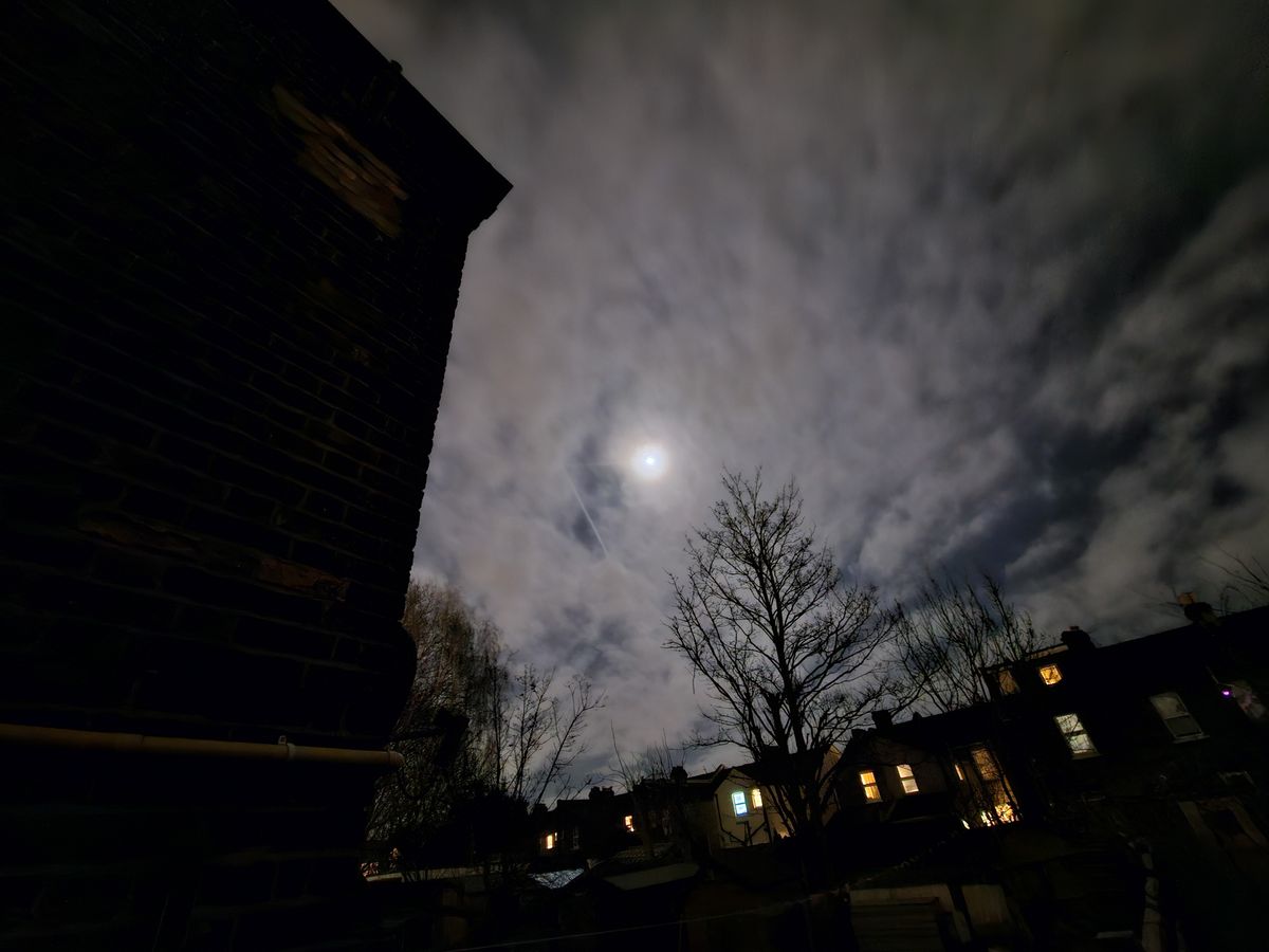 Samsung Galaxy S23 Ultra camera moon ultrawide