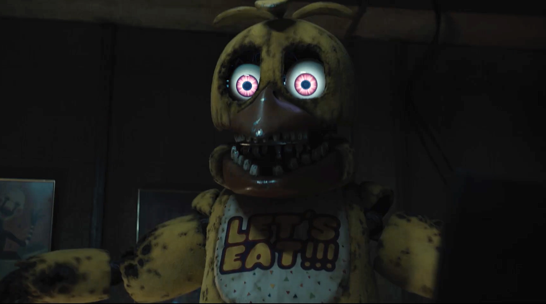Screenshot of Chica with glowing eyes in Five Nights at Freddy&#039;s 2