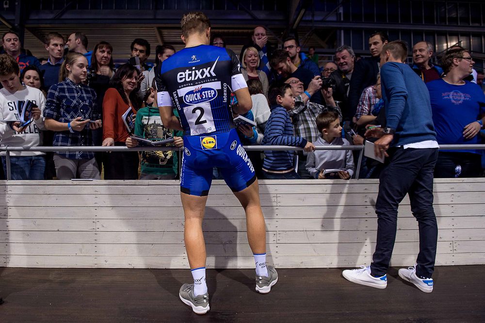 Mercel Kittel greets fans at the Etixx-QuickStep team presentation.