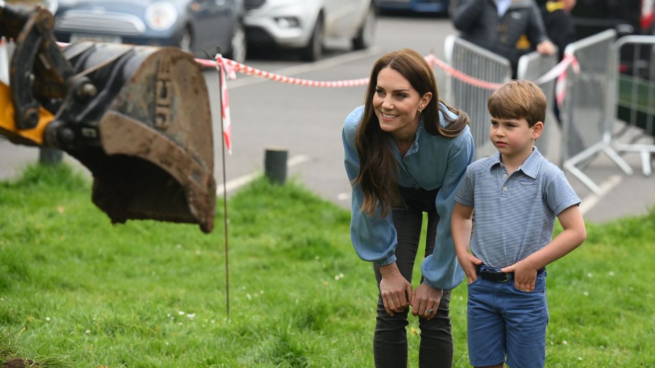 Kate Middleton&#039;s blue blouse