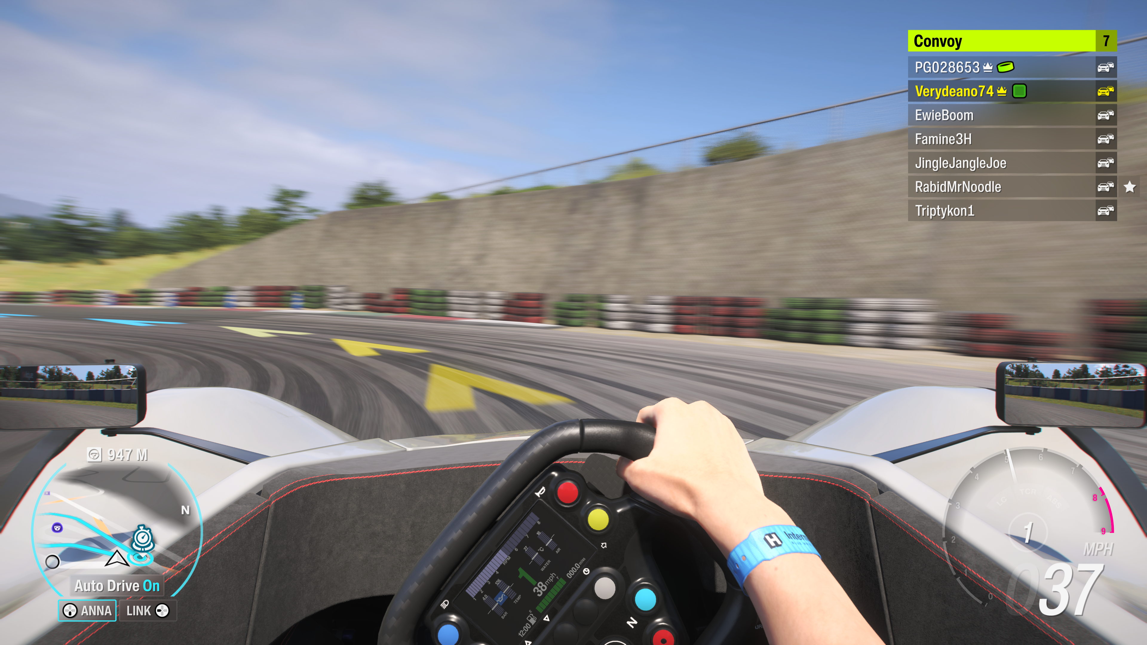 Forza Horizon 6 screens, cars driving in Japan
