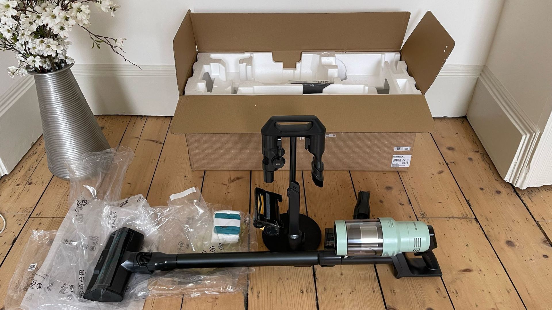 Samsung Bespoke AI Jet Ultra Vacuum unboxed