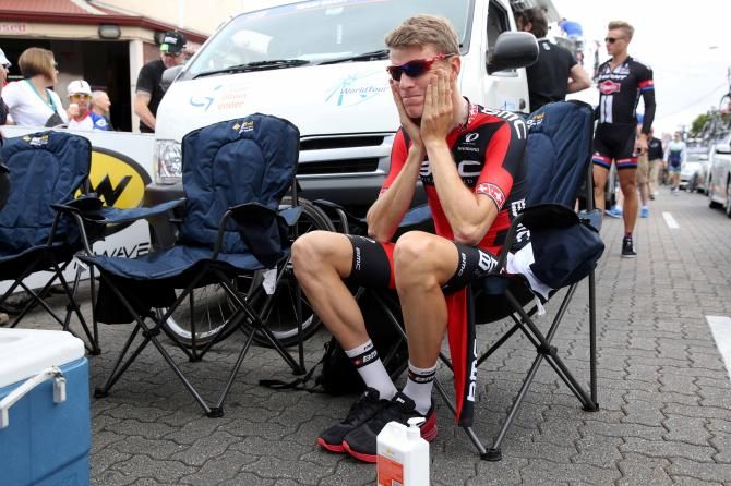 Michael Sch&auml;r (BMC) putting on sunscreen before the stage