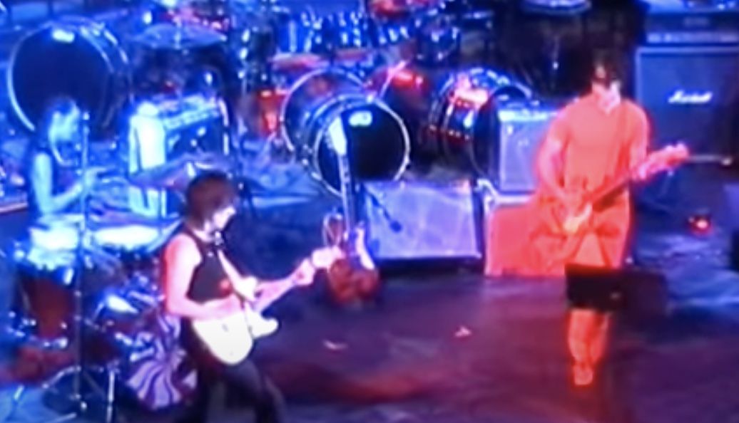 (from left) Meg White, Jeff Beck and Jack White perform onstage at London&#039;s Royal Festival Hall on September 13, 2002