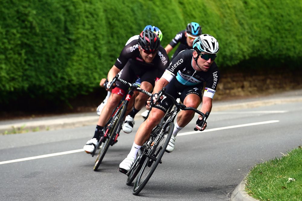 Mark Cavendish (Etixx Quickstep) leads the race