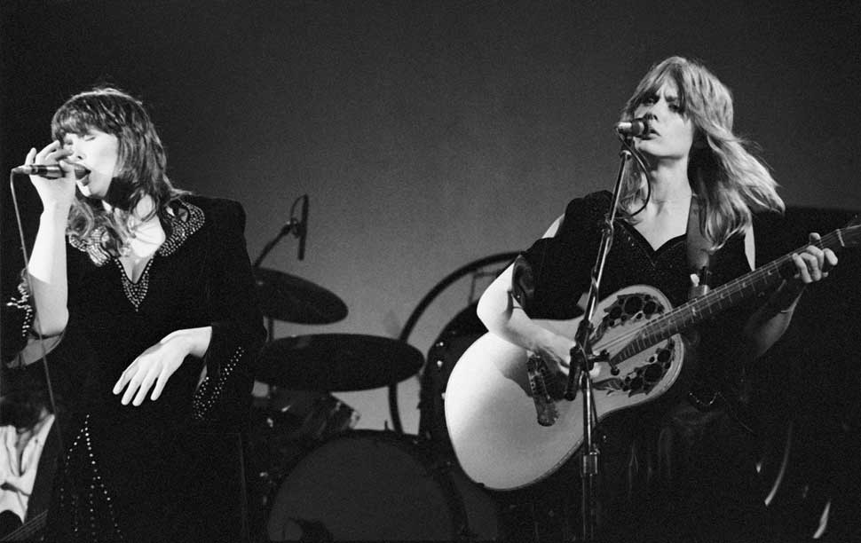 Ann and Nancy Wilson onstage at the Universal Amphitheatre, Los Angeles, California, July 15, 1977.