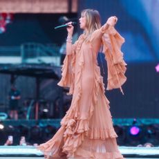 LONDON, ENGLAND - AUGUST 17: EDITORIAL USE ONLY. NO BOOK COVERS. Suki Waterhouse performs as the opening act for during "Taylor Swift | The Eras Tour" - London, UK - Night 3 at Wembley Stadium on August 17, 2024 in London, England. (Photo by TAS2024/Getty Images)