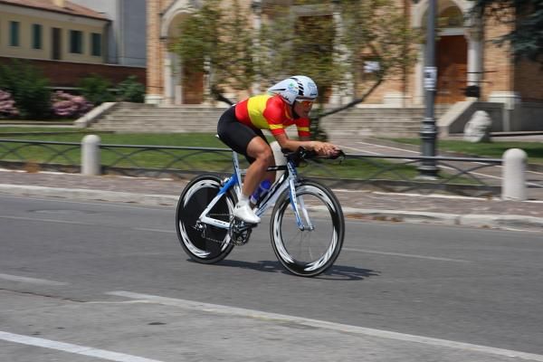 Spainsh road and time trial Champion, Leire Olaberria (Debabarenna Kiolgi) at the mid-race point.
