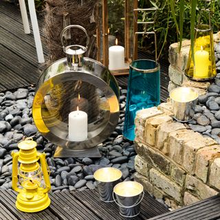 garden decorated with black pebbles and lantern lights