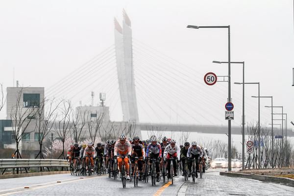 It was a wet day of racing at the Tour de Korea's opening stage.