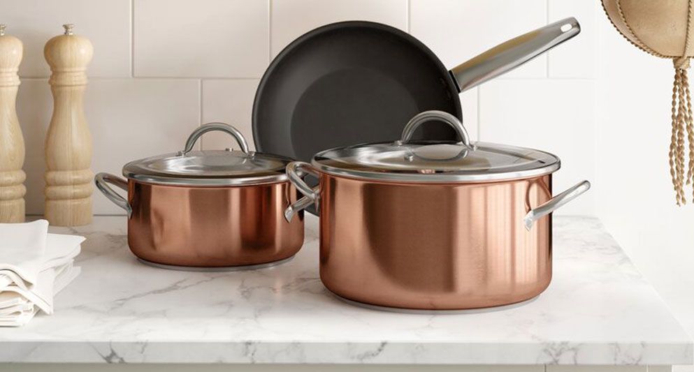Spotted in Gordon Ramsay's kitchen his best cookware and it's in the