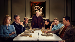 En promobild för HBO Max-serien Succession, där den rika familjen sitter runt ett middagsbord och ser uttråkade ut.