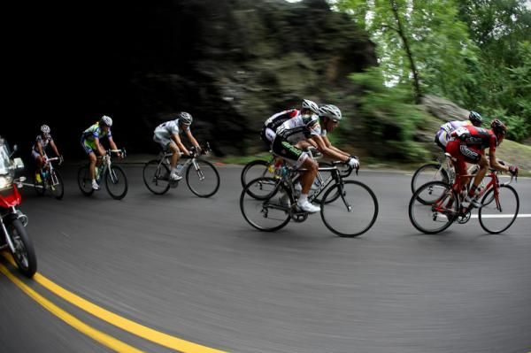 The break stays organised heading towards the last lap.