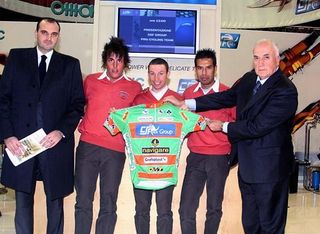 The presentation of the jersey: