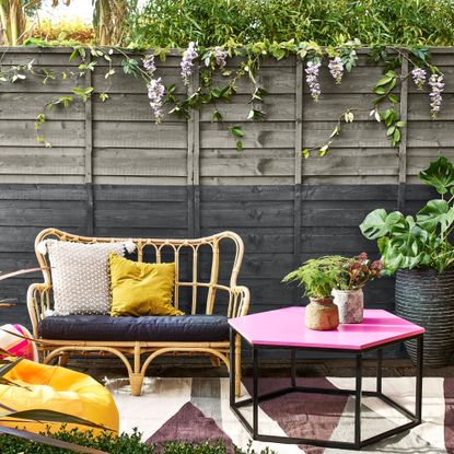 7 fence colours that make a garden look bigger | Ideal Home