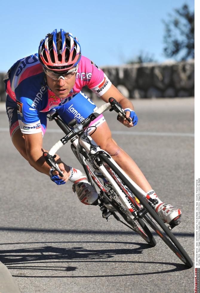 Damiano Cunego goes on the attack