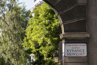 A close up of a street sign reading 'Kynance Mews'