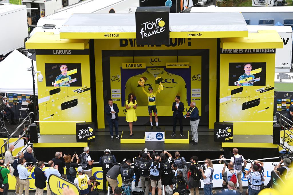 LARUNS FRANCE JULY 05 Jai Hindley of Australia and Team BORAHansgrohe celebrates at podium as Yellow leader jersey winner during the stage five of the 110th Tour de France 2023 a 1627km stage from Pau to Laruns UCIWT on July 05 2023 in Laruns France Photo by Tim de WaeleGetty Images