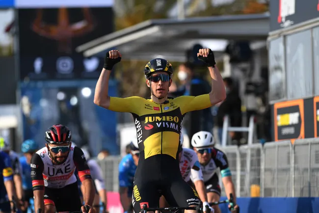 Van Aert vince allo sprint la prima tappa della Tirreno - Adriatico (Getty Images Sport)