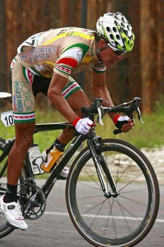 Edwin Parra (Boyaca Orgullo de America) on his way to third place.