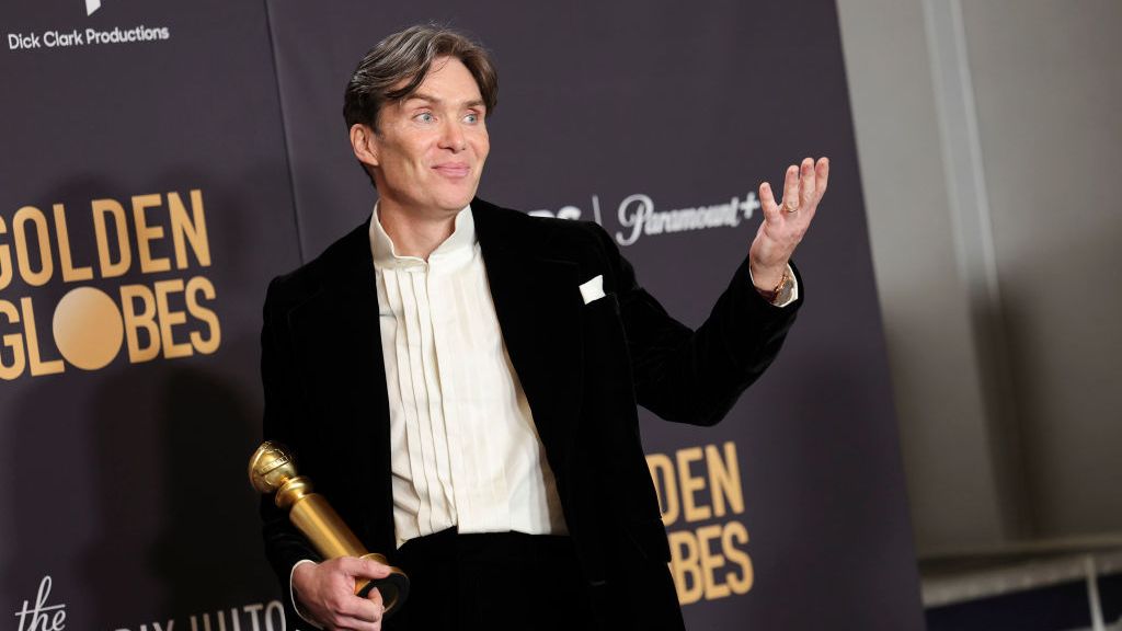 Cillian Murphy poses with Golden Globe for &quot;Oppenheimer&quot;