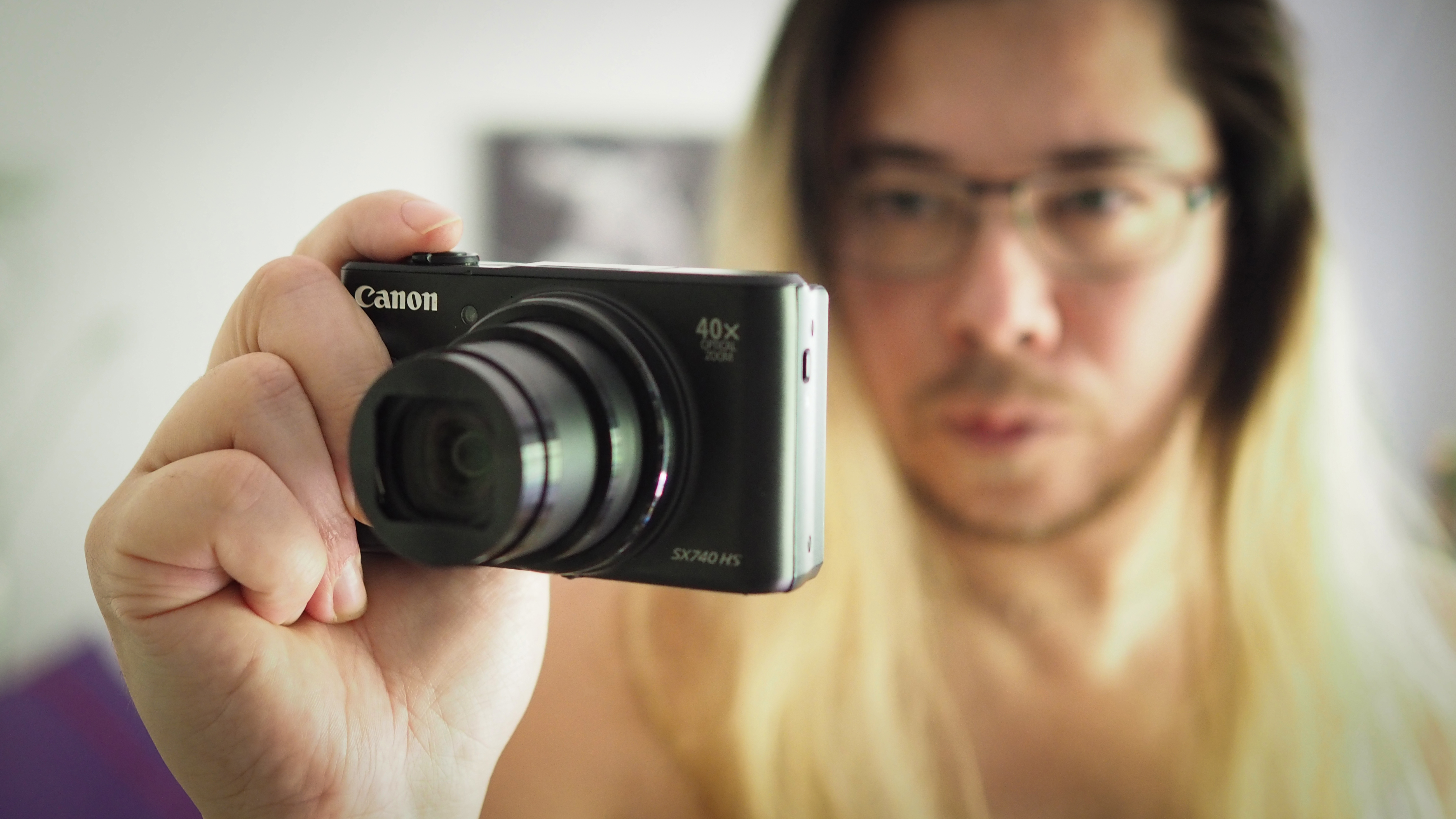 Photographer holding the Canon PowerShot SX740 HS Lite Edition
