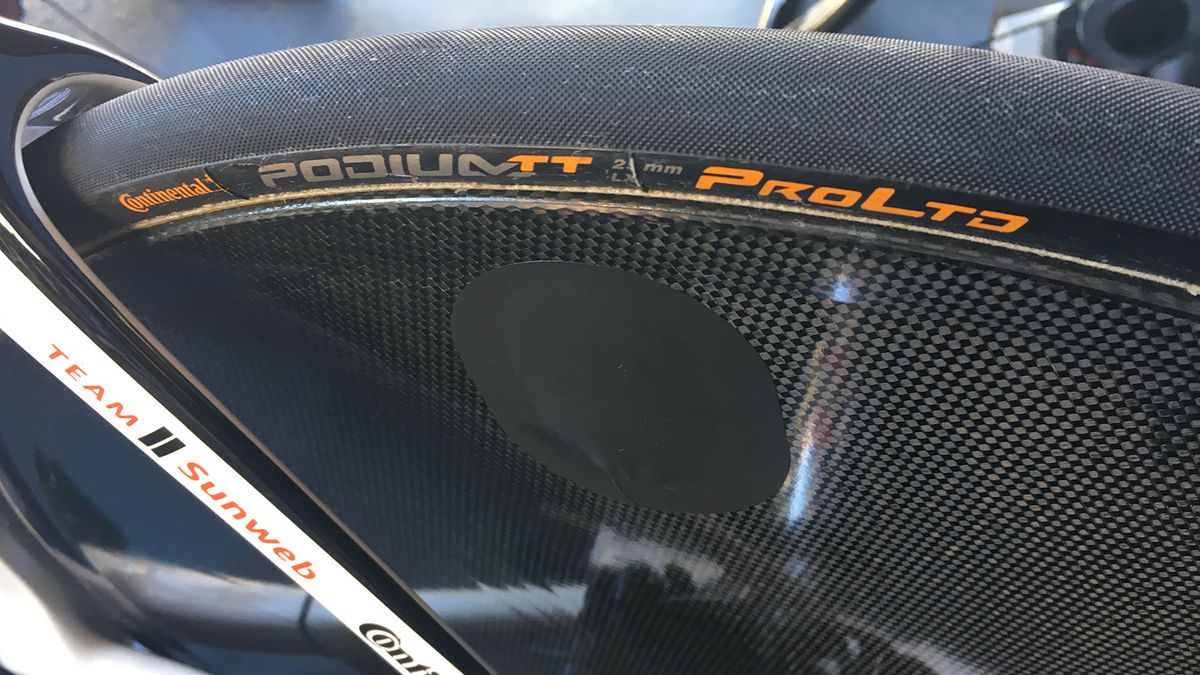 Dumoulin pairs his rear disc carbon wheel with Continental Podium TT 25mm tubular tyres