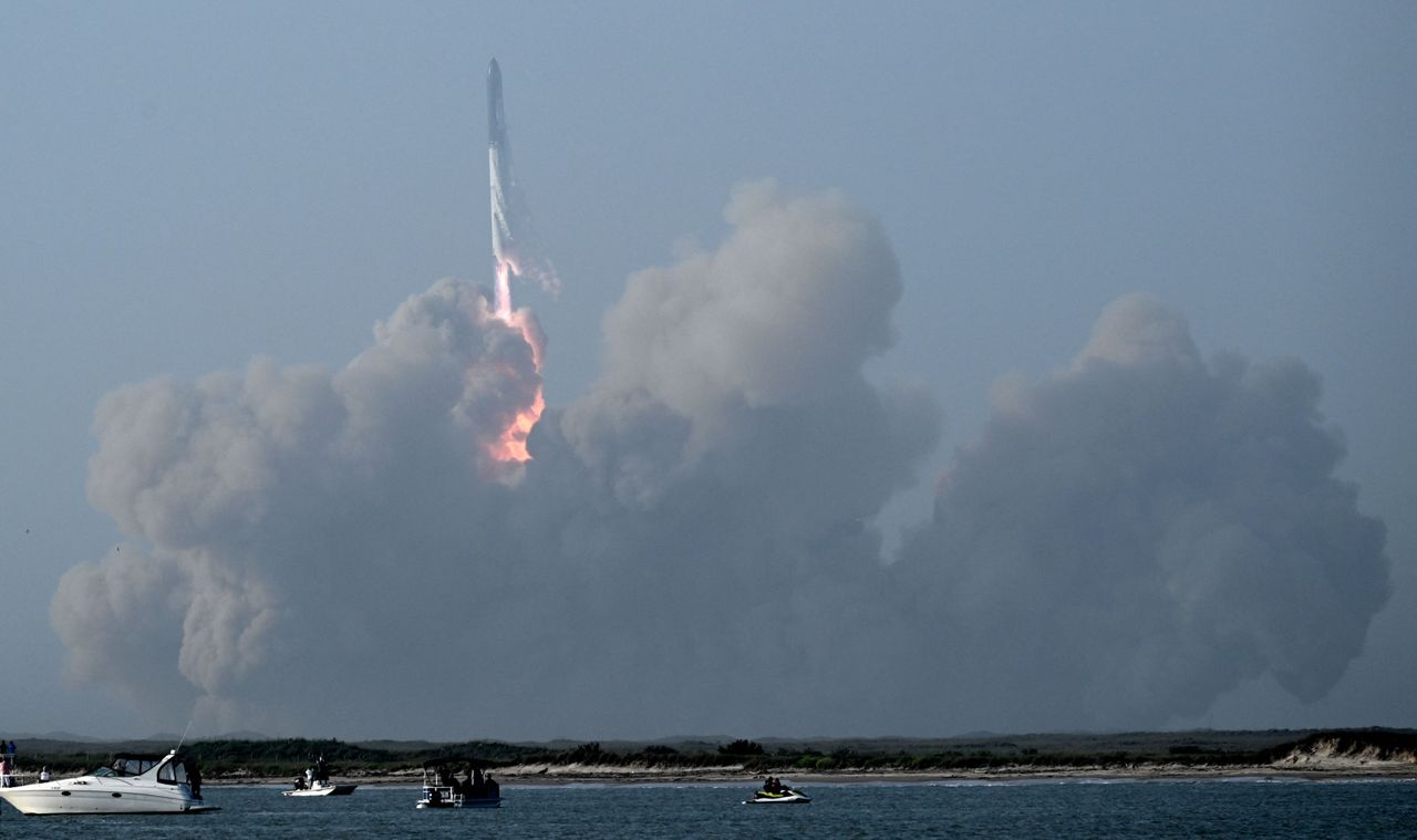 SpaceX's Starship lifts off during its first test flight on April 20, 2023